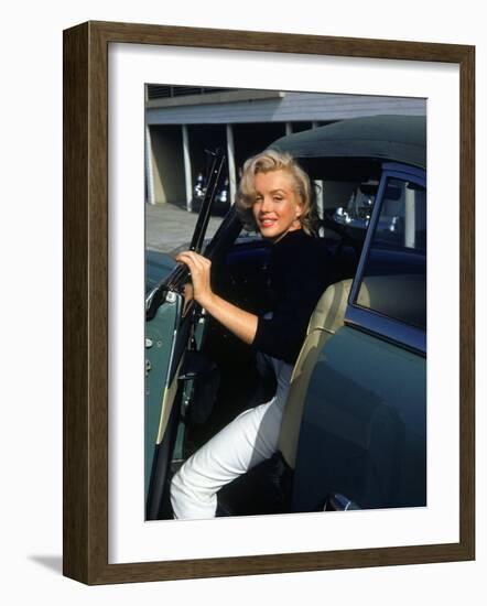 Marilyn Monroe Getting Out of a Car-Alfred Eisenstaedt-Framed Premium Photographic Print