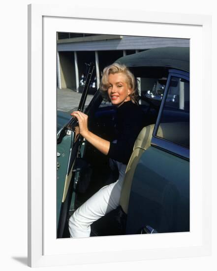 Marilyn Monroe Getting Out of a Car-Alfred Eisenstaedt-Framed Premium Photographic Print