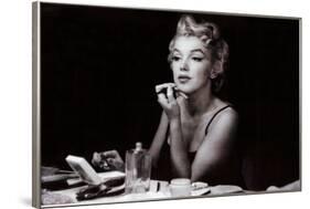 Marilyn Monroe (in the mirror)-null-Framed Poster