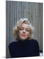 Marilyn Monroe on Patio Outside of Her Home-Alfred Eisenstaedt-Mounted Premium Photographic Print