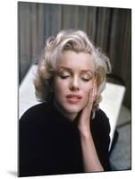 Marilyn Monroe on Patio Outside of Her Home-Alfred Eisenstaedt-Mounted Premium Photographic Print