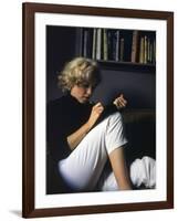 Marilyn Monroe Writing at Home-Alfred Eisenstaedt-Framed Premium Photographic Print