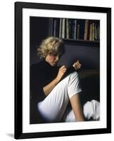 Marilyn Monroe Writing at Home-Alfred Eisenstaedt-Framed Premium Photographic Print
