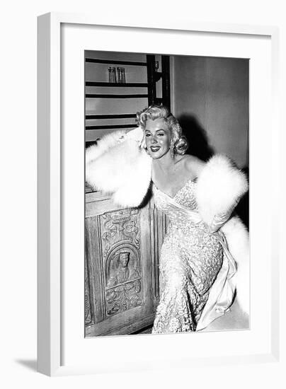 Marilyn Sitting-null-Framed Art Print