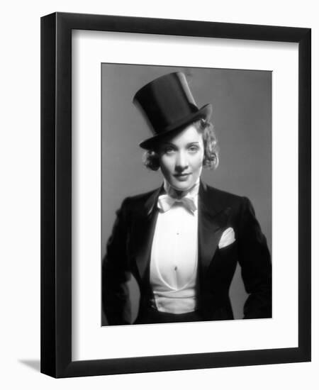 Marlene Dietrich, 1930-null-Framed Premium Photographic Print