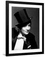 Marlene Dietrich, 1930-null-Framed Photographic Print