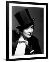 Marlene Dietrich, 1930-null-Framed Photographic Print