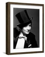 Marlene Dietrich, 1930-null-Framed Photographic Print