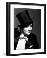 Marlene Dietrich, 1930-null-Framed Photographic Print