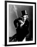Marlene Dietrich, 1930-null-Framed Photographic Print