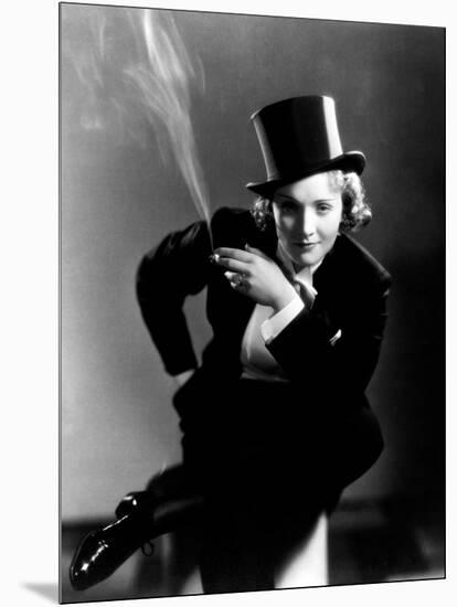 Marlene Dietrich, 1930-null-Mounted Photographic Print