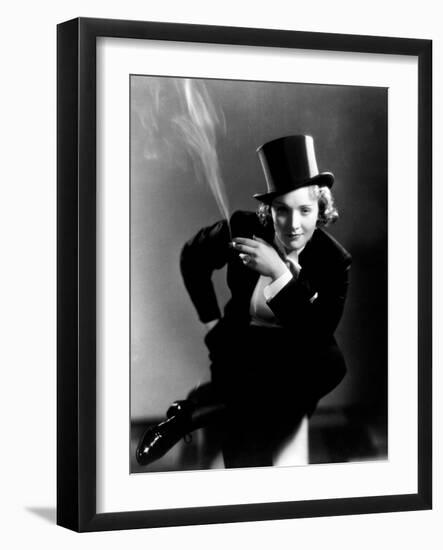 Marlene Dietrich, 1930-null-Framed Photographic Print