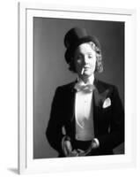 Marlene Dietrich, 1930-null-Framed Photographic Print