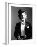 Marlene Dietrich, 1930-null-Framed Photographic Print