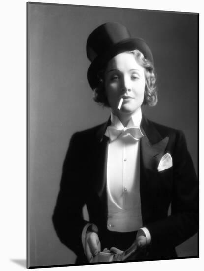 Marlene Dietrich, 1930-null-Mounted Photographic Print