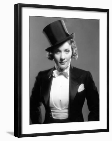 Marlene Dietrich, 1930-null-Framed Photographic Print