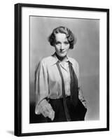 Marlene Dietrich, 1932-null-Framed Photographic Print