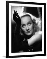 Marlene Dietrich, 1934-null-Framed Premium Photographic Print