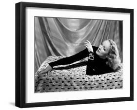 Marlene Dietrich, 1934-null-Framed Photographic Print