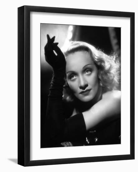 Marlene Dietrich, 1934-null-Framed Photographic Print