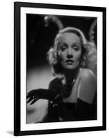 Marlene Dietrich, 1934-null-Framed Photographic Print