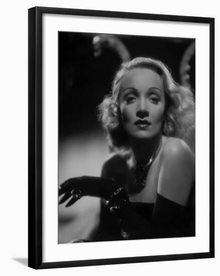 Marlene Dietrich, 1934-null-Framed Photographic Print