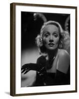 Marlene Dietrich, 1934-null-Framed Photographic Print