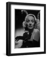 Marlene Dietrich, 1934-null-Framed Photographic Print