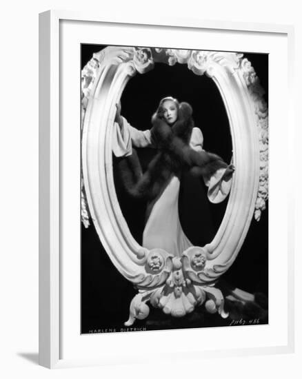 Marlene Dietrich, 1935-null-Framed Photographic Print
