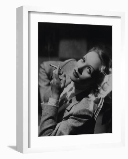 Marlene Dietrich, 1935-null-Framed Photographic Print