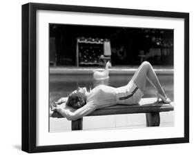 Marlene Dietrich, 1935-null-Framed Photographic Print