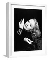 Marlene Dietrich, 1943-null-Framed Photographic Print