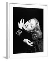 Marlene Dietrich, 1943-null-Framed Photographic Print