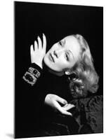 Marlene Dietrich, 1943-null-Mounted Photographic Print