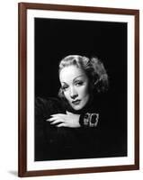 Marlene Dietrich, 1943-null-Framed Photographic Print