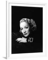 Marlene Dietrich, 1943-null-Framed Photographic Print