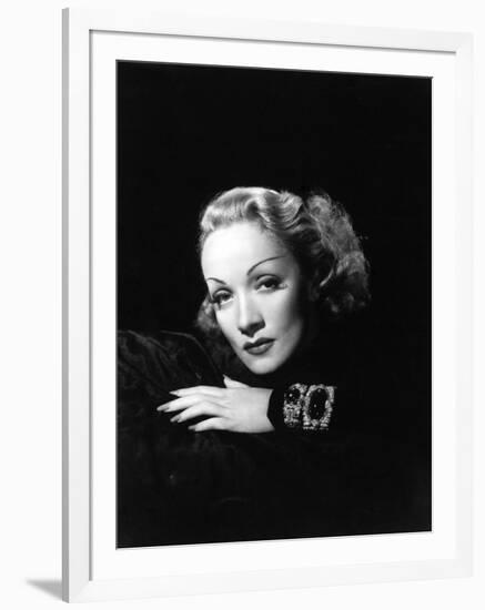 Marlene Dietrich, 1943-null-Framed Photographic Print