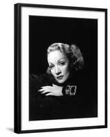 Marlene Dietrich, 1943-null-Framed Photographic Print