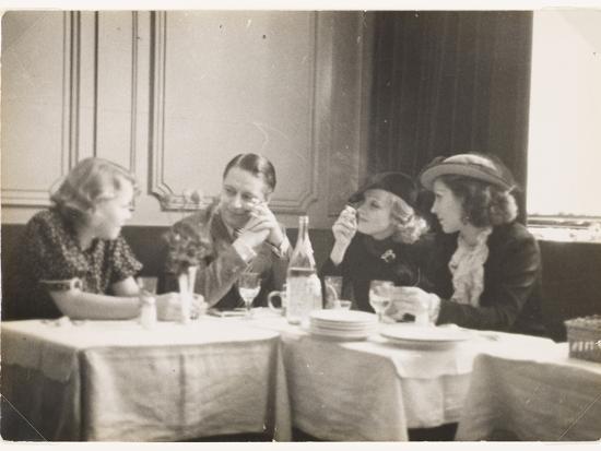 Marlene Dietrich and family at restaurant, 1936' Photographic Print -  Lucien Aigner | AllPosters.com