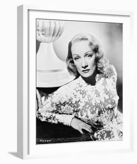 Marlene Dietrich-null-Framed Photo