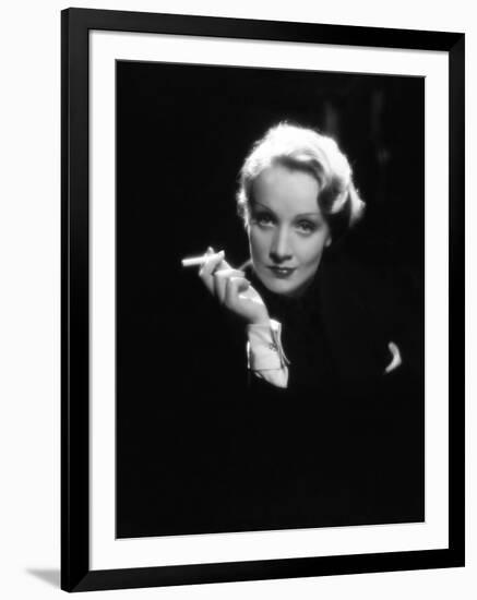 Marlene Dietrich-null-Framed Photographic Print