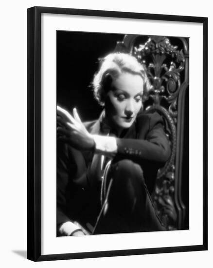 Marlene Dietrich-null-Framed Photographic Print