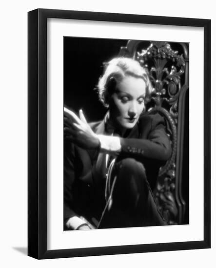 Marlene Dietrich-null-Framed Photographic Print