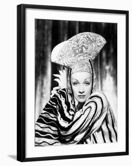 Marlene Dietrich-null-Framed Photographic Print