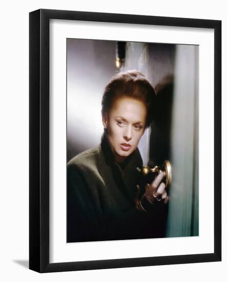 "MARNIE" by AlfredHitchcock with Tippi Hedren, 1969 (photo)-null-Framed Photo