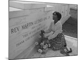 Martin Luther King Jr Grave 1969-BJ-Mounted Photographic Print