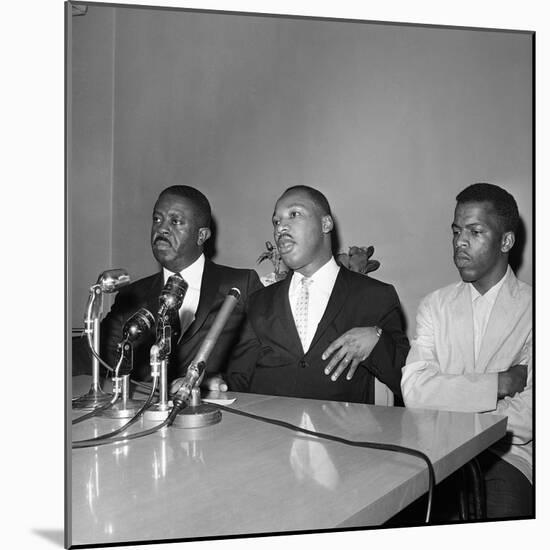 Martin Luther King Jr Montgomery 1961-null-Mounted Photographic Print