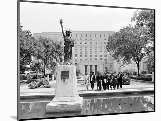 Martin Luther King Leaves Court-Associated Press-Mounted Photographic Print