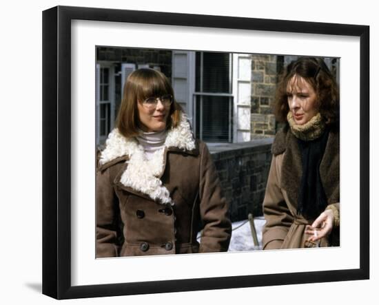 Mary Beth Hurt and Diane Keaton INTERIORS YOU, 1978 directed by Woody Allen (photo)-null-Framed Photo