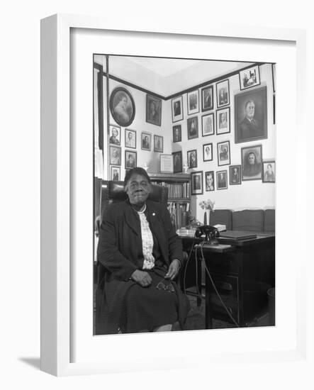 Mary Mcleod Bethune, Civil Rights Activist-Science Source-Framed Giclee Print